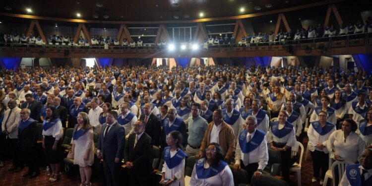Rector de la UASD destaca compromiso docente en graduación de 2,411 profesores del Diplomado en Enfoque por Competencias