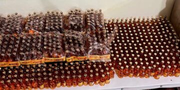 Ejército ocupa cargamento de cigarrillos, bebidas alcohólicas y ajo en operativo en Comendador, Elías Piña