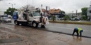 Alcaldía del Distrito Nacional refuerza trabajos preventivos para disminuir efectos de vaguada y onda tropical