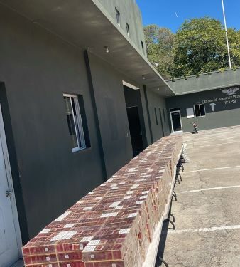 Ejército ocupa contrabando de más de 433 mil unidades de cigarrillos oculto en un camión en Jimaní