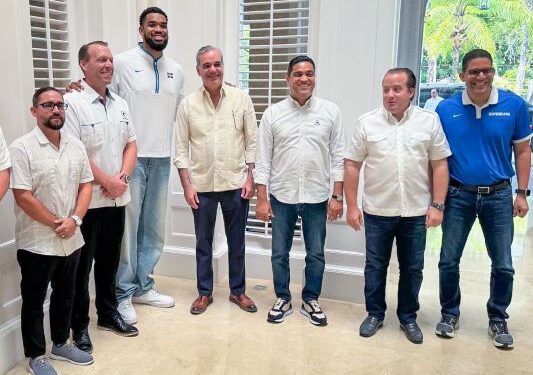 Presidente Abinader y Karl Towns construirán una arena en Tamboril