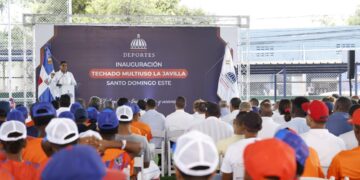 Ministro Kelvin Cruz entrega multiuso La Javilla en Villa Duarte, SDE