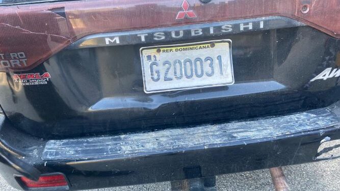 Ejército detiene a 16 indocumentados en una jeepeta y una motocicleta que flanqueaba el vehículo en San Juan de la Maguana