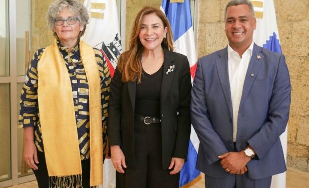 INPOSDOM y Alcaldía del Distrito Nacional rinden homenaje histórico a Salomé Ureña con emisión postal conmemorativa