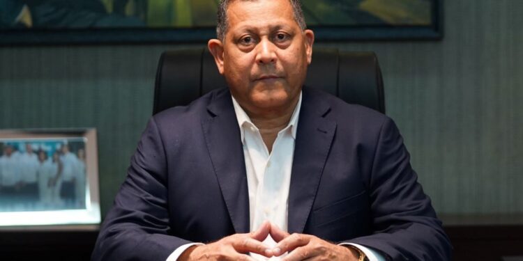 Nelson Núñez instruye a alcaldes a sumarse a organismos de socorro ante el paso de Melissa.