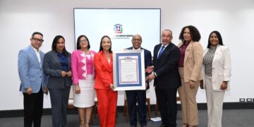 Cámara de Diputados reconoce a Laura Jiménez Pimentel, dominicana destacada en los Estados Unidos