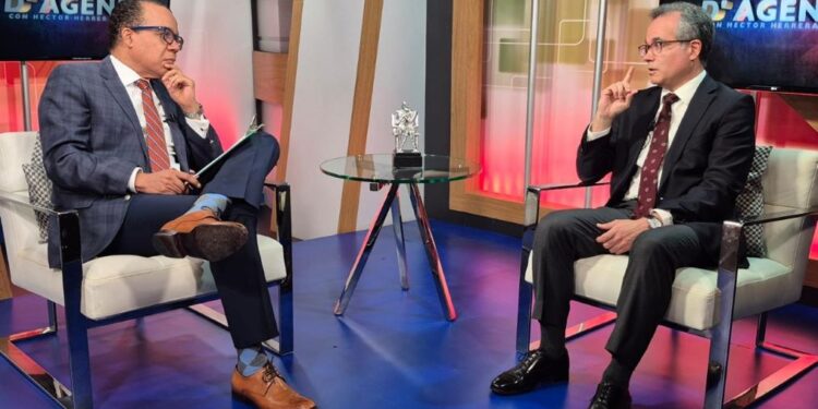 Miguel Collado dice es inmoral endeudarse para gastar ahora y que paguen las próximas generaciones