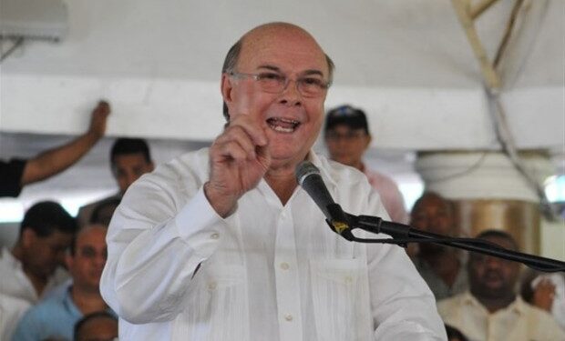 Hipólito y el sueño de Doña Rosa: ¡Carolina presidenta!