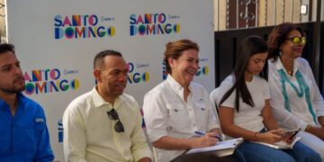 Carolina Mejía escucha a los residentes de Gazcue con el programa La Alcaldía Llega a Ti