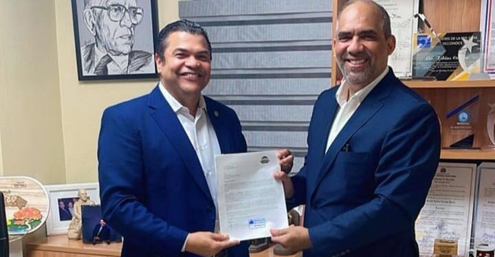 Tobías Crespo somete proyecto para crear la Superintendencia de Condominios