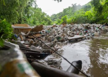Ministro de Medio Ambiente y alcaldesa de Santo Domingo Norte supervisan acciones de respuesta ante los efectos de la tormenta Melissa