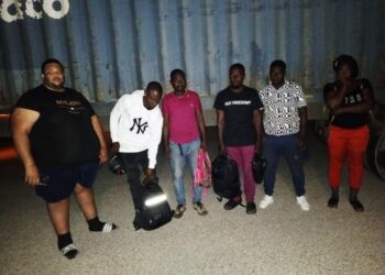 Ejército detiene indocumentados en furgón tipo patana en San Juan de la Maguana