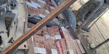 Ejército ocupa camioneta con cargamento de 100,000 cigarrillos en zona costera de Montecristi