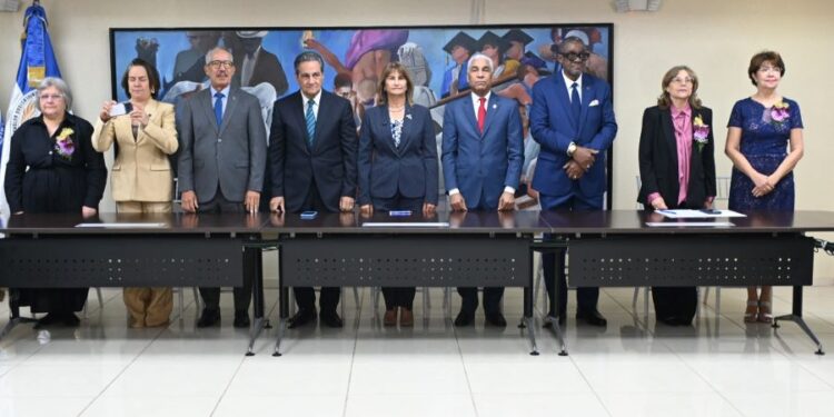 UASD exalta a la categoría de Profesor Meritísimo a tres docentes de la Facultad de Artes