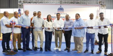 Ministro Kelvin Cruz inaugura moderno play y multiuso que transforman comunidades de Azua y Peravia