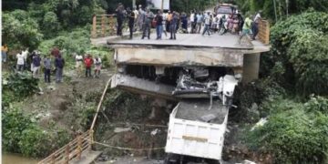 Residentes de Monte Plata exigen reconstrucción del puente colapsado sobre el Ozama