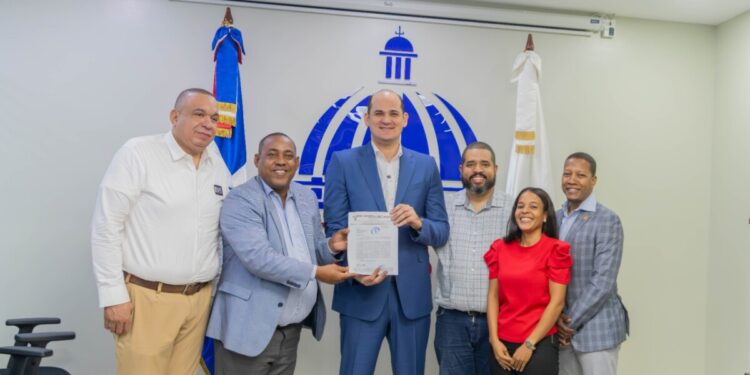 Academia Luisito Mercedes dedica torneo al director de INABIE, Adolfo Pérez