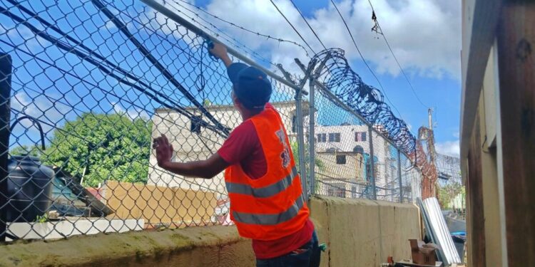 Infraestructura Escolar trabaja en la rehabilitación de escuelas afectadas por aguaceros de tormenta Melissa