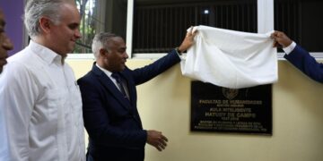 Universidad Autónoma de Santo Domingo rinde homenaje a Hatuey De Camps Jiménez