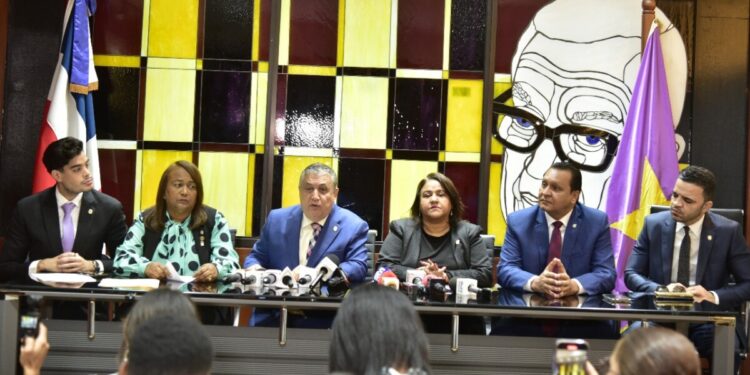 Bloque de Diputados del PLD advierte recurrirá al Tribunal Constitucional si se mutila el derecho de los trabajadores a la cesantía