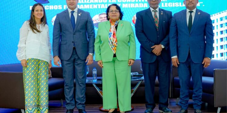 Cámara de Cuentas conmemora el Día de la Constitución con panel sobre derechos fundamentales y su valor como norma jurídica