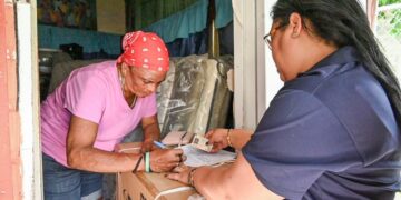 Dirección de Asistencia Social y Alimentación Comunitaria (DASAC) entrega enseres del hogar a familias afectadas por tornado en Miches