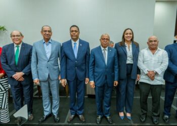 Víctor D’Aza anuncia retiro precandidatura presidencial por PRM