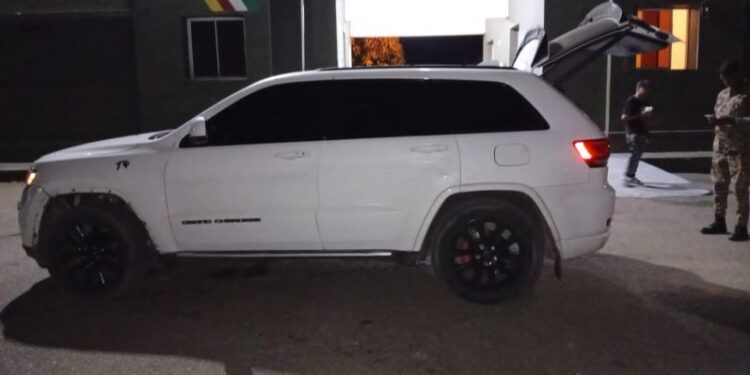 Ejército ocupa jeepeta y detiene a nueve nacionales haitianos en operativo en Los Miches, Dajabón