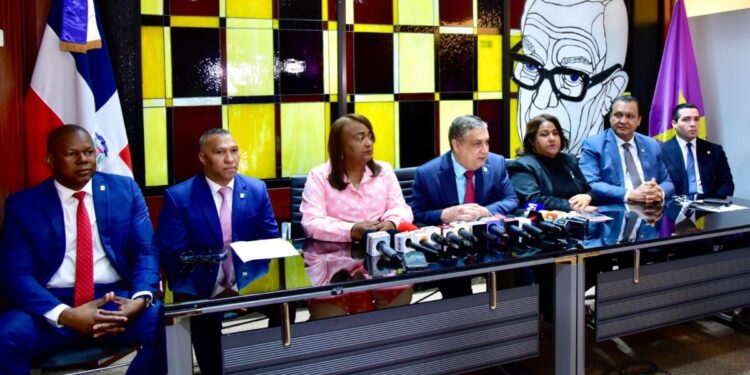 Bloque diputados del PLD exige publicación inmediata de todos los expedientes de funcionarios señalados por narcotráfico