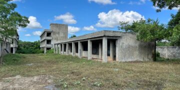 Infraestructura Escolar reinicia construcción de Liceo Experimental y extensión UASD en Bayaguana, Monte Plata tras más de 10 años paralizado