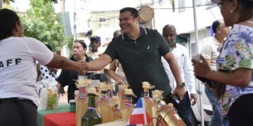 El político siempre debe estar vinculado 24/7 a la gente