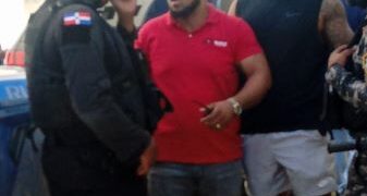 Turba de hombres fuertemente armados penetran a propiedad en construcción en Santo Domingo Oeste