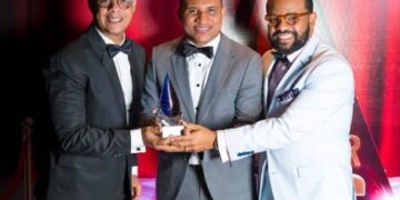 Periodista Vargavila Riverón gana premio “Glamour Music Awards” como mejor Comentarista de Opinión del año 2025