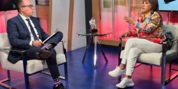 Milly revela que enfrentó dilema de ejercer como periodista graduada en NY o dedicarse a la música, que es su pasión