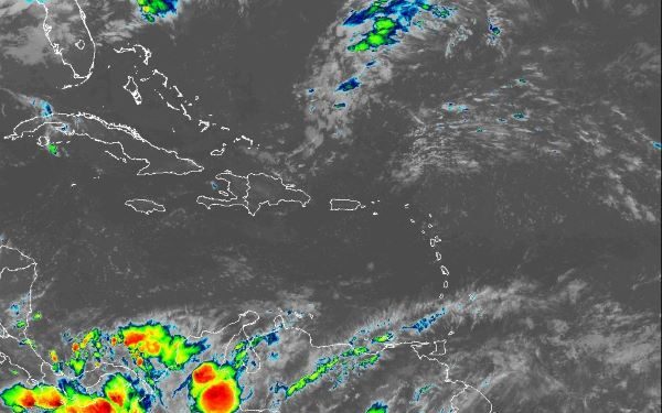 Indomet prevé aguaceros dispersos por incidencia de vaguada este lunes
