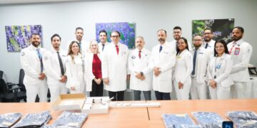 Senador Daniel Rivera fortalece servicio de Urología del Hospital Cabral y Báez con entrega de nefroscopio y uniformes quirúrgicos