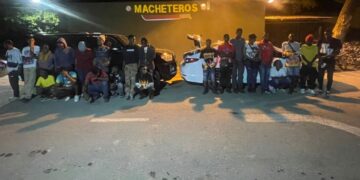 Interceptan vehículos con 22 haitianos indocumentados durante operativo en Mao, Valverde