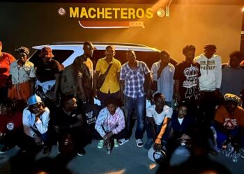 Ejército intercepta jeepeta con 18 nacionales haitianos indocumentados en Esperanza, Valverde