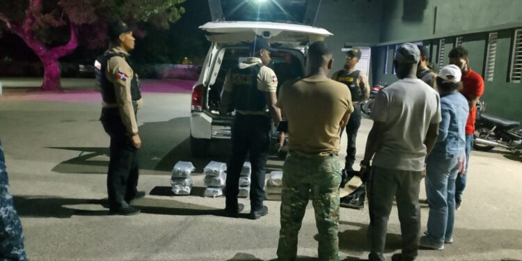 Ejército detiene hombre que ocultaba 12 pacas de marihuana en San Juan de la Maguana