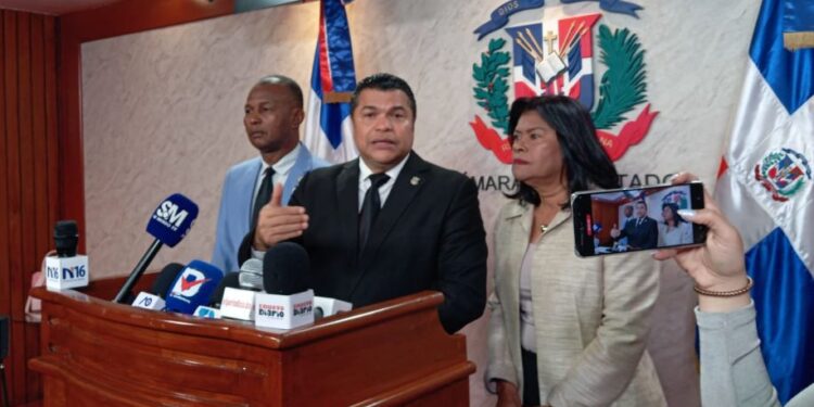 Tobías Crespo somete proyecto de ley para unificar a DIGESETT otras entidades que regulan tránsito vehicular