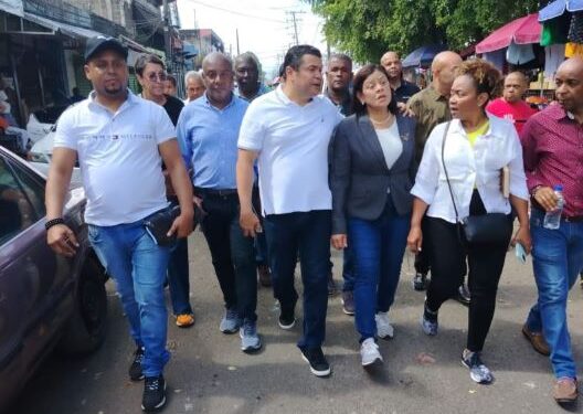 Comerciantes del Mercado Nuevo de la Duarte advierten defenderán sustento de sus familias: diputados FP explican figura del Fideicomiso