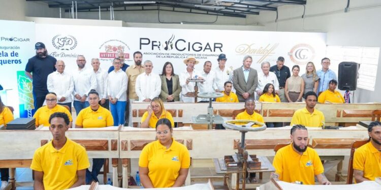 INFOTEP y PROCIGAR inauguran Escuela de Tabaqueros en Santiago