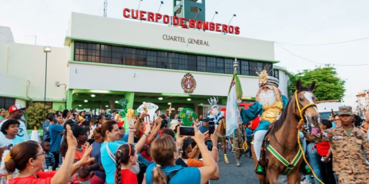 Cuerpo de Bomberos del DN realizará desfile del Día de Reyes Magos el lunes 05 de enero