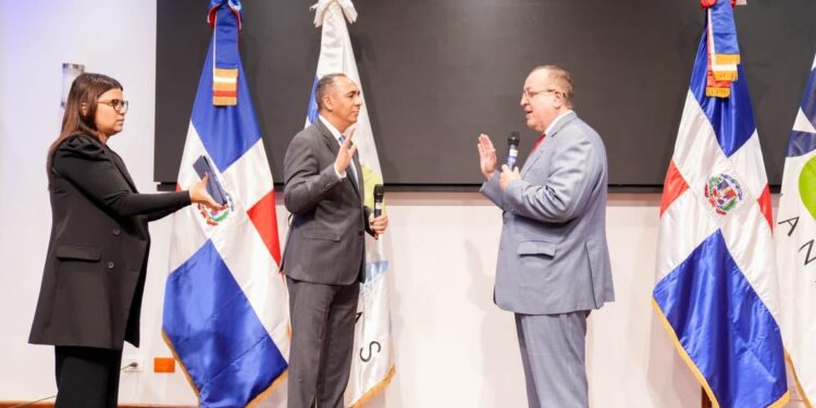 Nelson Arroyo asume Aduanas enfocado en aumentar las recaudaciones y facilitar más el comercio