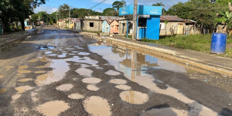 MOPC lleva casi tres años en construcción de carretera Sabana Grande de Boyá -Autopista Juan Pablo II