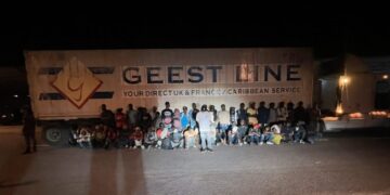 Ejército detiene camionero que ocultaba 52 haitianos indocumentados dentro de un furgón en Mao