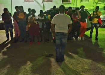 Ejército envía ante el Ministerio Público a conductor de jeepeta detenido con 15 haitianos indocumentados en Santiago Rodríguez