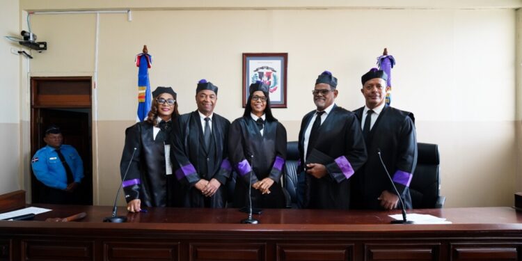 Juez afirma que mayoría de Salas Departamento Judicial de SPM trabajan al día