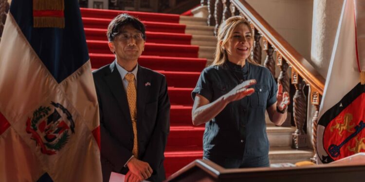 Gobierno de Japón invita oficialmente a Carolina Mejía a visitar su país