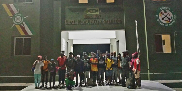 Ejército detiene 28 migrantes haitianos localizados con vigilancia de drones en Dajabón